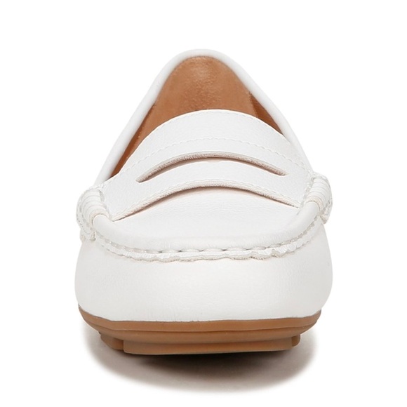 NWOB LifeStride Women's Riviera Loafer, Bright White Faux Leather, Size 9.5 Wide - Picture 3 of 13
